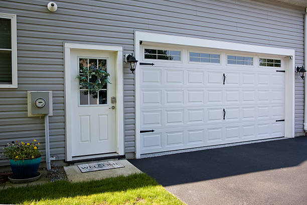 24/7 Emergency Garage Door Panel Replacement experts in Fort Totten, ND